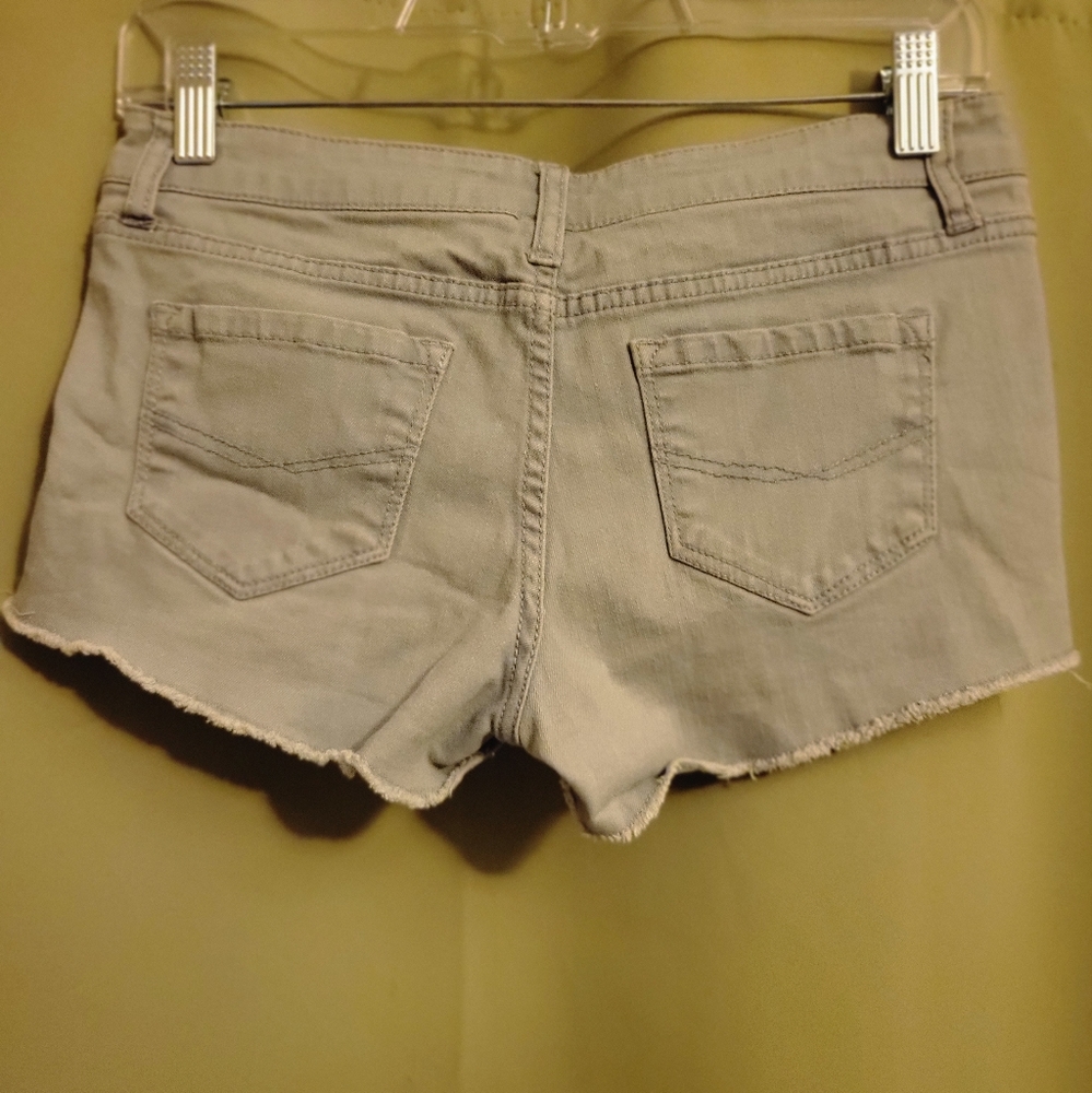 Shorts - Picture 2 of 3